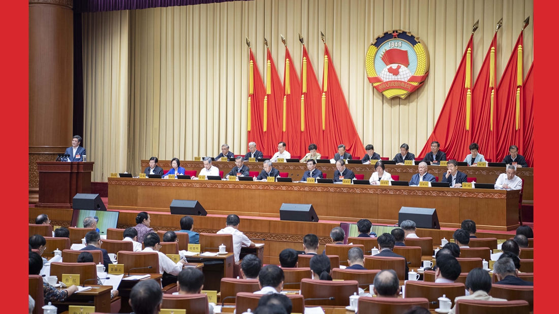 全國政協(xié)十四屆常委會第七次會議舉行全體會議 圍繞“構(gòu)建高水平社會主義市場經(jīng)濟(jì)體制”進(jìn)行大會發(fā)言 王滬寧出席