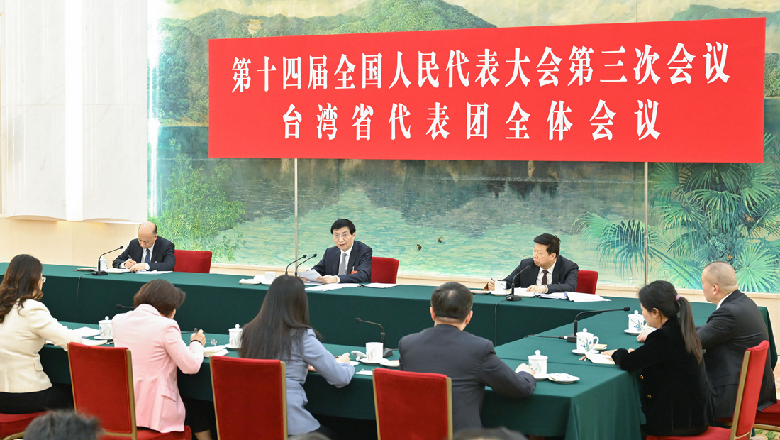 王滬寧丁薛祥分別參加全國人大會議一些代表團(tuán)審議