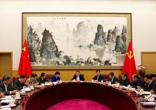 10月19日，中共中央政治局常委李長(zhǎng)春主持召開(kāi)中央宣傳思想文化工作部門負(fù)責(zé)人會(huì)議，認(rèn)真學(xué)習(xí)黨的十七屆六中全會(huì)精神，并就學(xué)習(xí)宣傳貫徹黨的十七屆六中全會(huì)精神作出部署。新華社記者 李學(xué)仁 攝