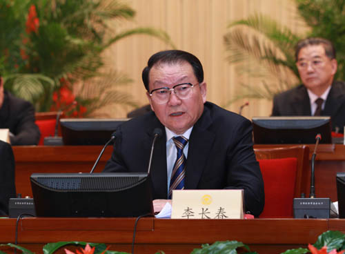 10月20日，政協(xié)十一屆全國委員會常務(wù)委員會第十五次會議在北京開幕。這是中共中央政治局常委李長春出席開幕會，并作關(guān)于中共十七屆六中全會會議情況和會議精神的報(bào)告。 新華社記者 龐興雷 攝