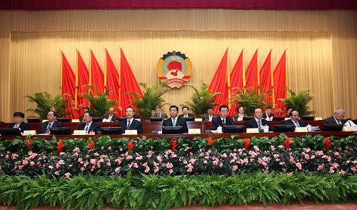 10月22日，政協(xié)十一屆全國(guó)委員會(huì)常務(wù)委員會(huì)第十五次會(huì)議在北京閉幕。中共中央政治局常委、全國(guó)政協(xié)主席賈慶林出席閉幕會(huì)并講話。新華社記者 劉衛(wèi)兵 攝
