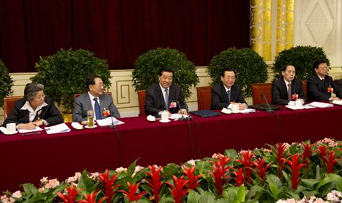 3月6日，中共中央政治局常委、全國政協(xié)主席賈慶林參加全國政協(xié)十一屆五次會議中共界政協(xié)委員聯(lián)組討論。新華社記者 黃敬文 攝