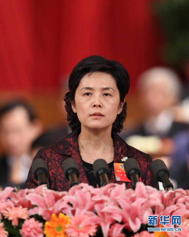 3月10日，全國政協(xié)十一屆五次會議在北京人民大會堂舉行第三次全體會議。這是謝茹委員代表無黨派人士界作《整合政府和社會資源建立健全重大疾病保障機制》的發(fā)言。 新華社記者 丁林 攝
