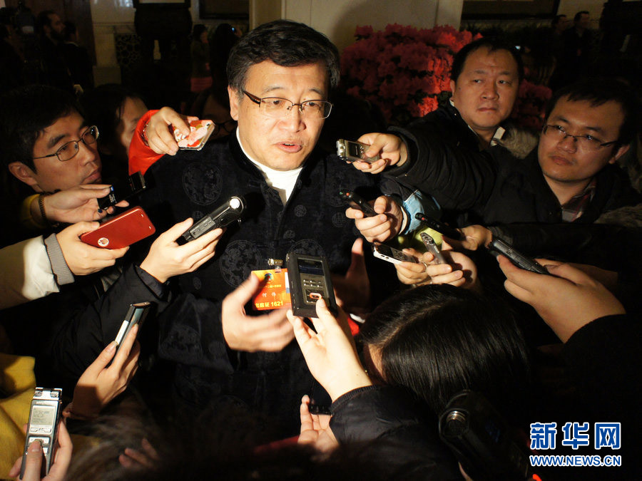 2013年03月03日，北京，全國政協(xié)十二屆一次會議開幕，全國政協(xié)委員何偉接受采訪。圖片來源：CFP