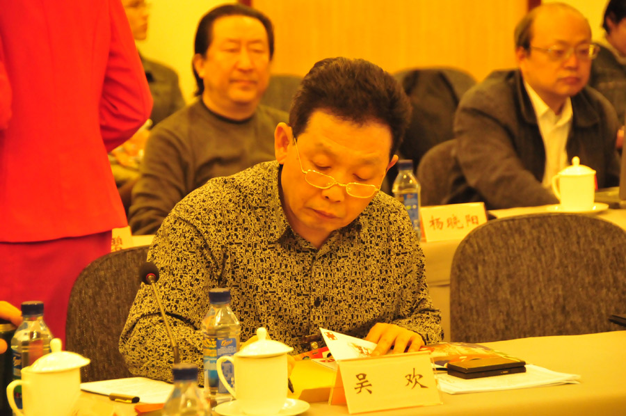 3月4日下午，全國政協(xié)文藝界委員在北京鐵道大廈進(jìn)行分組討論。圖為全國政協(xié)委員吳歡。蘇影 攝