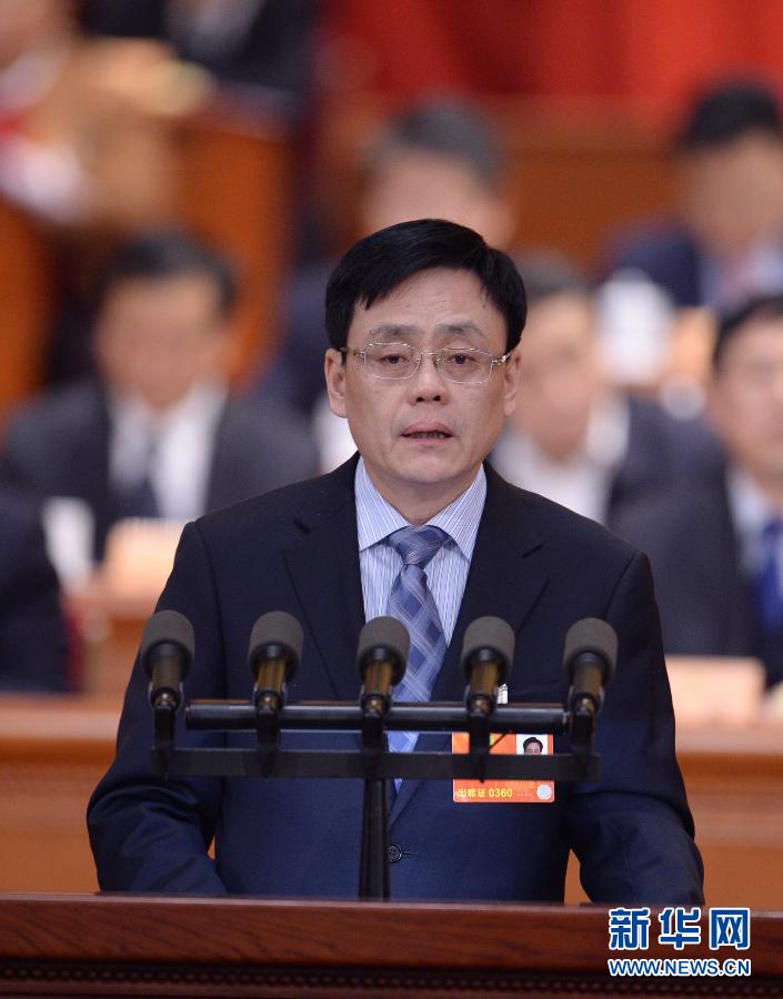 3月7日，全國政協(xié)十二屆一次會議在北京人民大會堂舉行第二次全體會議。這是何維委員代表農(nóng)工黨中央作《應(yīng)對灰霾污染 凈化祖國天空維護人民健康權(quán)益》的發(fā)言。 新華社記者 王曄 攝 